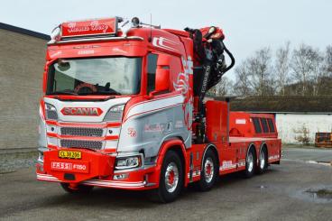 SCANIA R 8x4 with FASSI 1100 and Platform "Thomas Berg" 