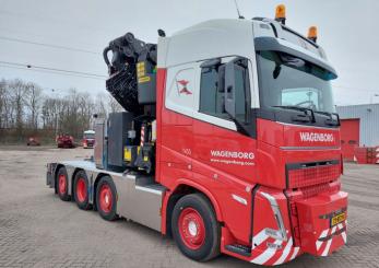 VOLVO FH5 8x2 with PALFINGER PK92002 "Wagenborg" 