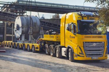 VOLVO FH5 8x4 mit BROSHUIS 3+7achs Tieflader "Stange" 